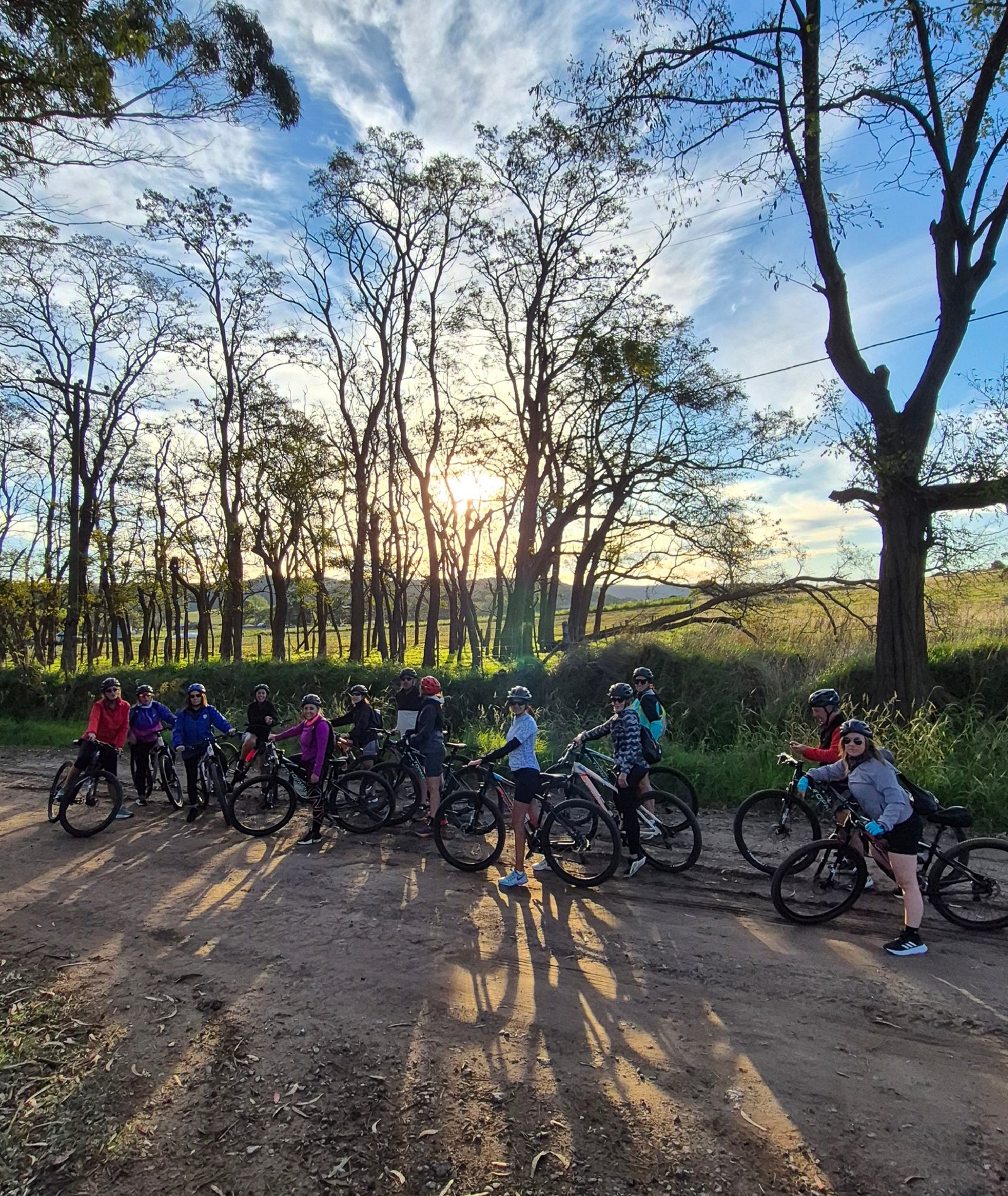 Grupo en bici por la costa de Mar del Plata